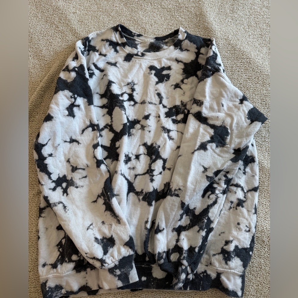 Urban Outfitters Black and White Tie-Dye Sweatshirt